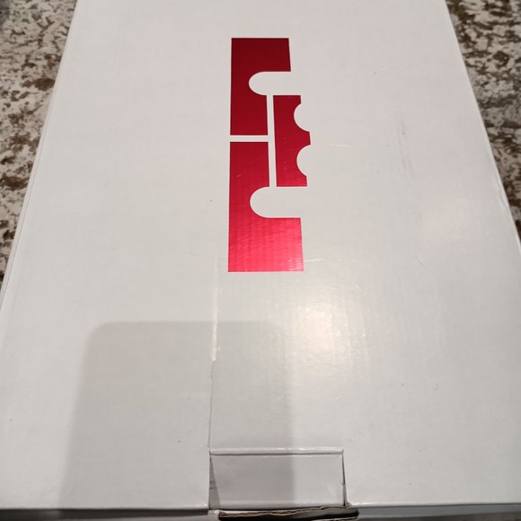 LeBrons basketball sneakers - Picture 7 of 7